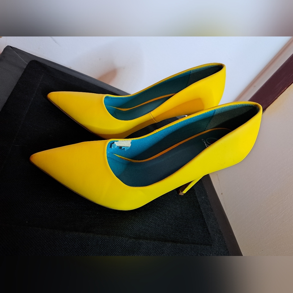 Heels - Picture 2 of 4